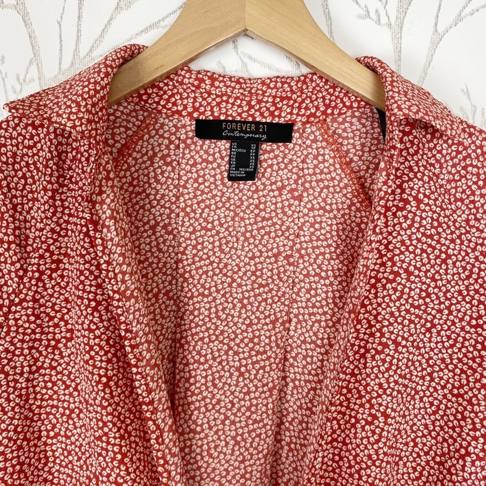 FOREVER 21 Red Floral Open Front Tie Blouse XS - Picture 5 of 9